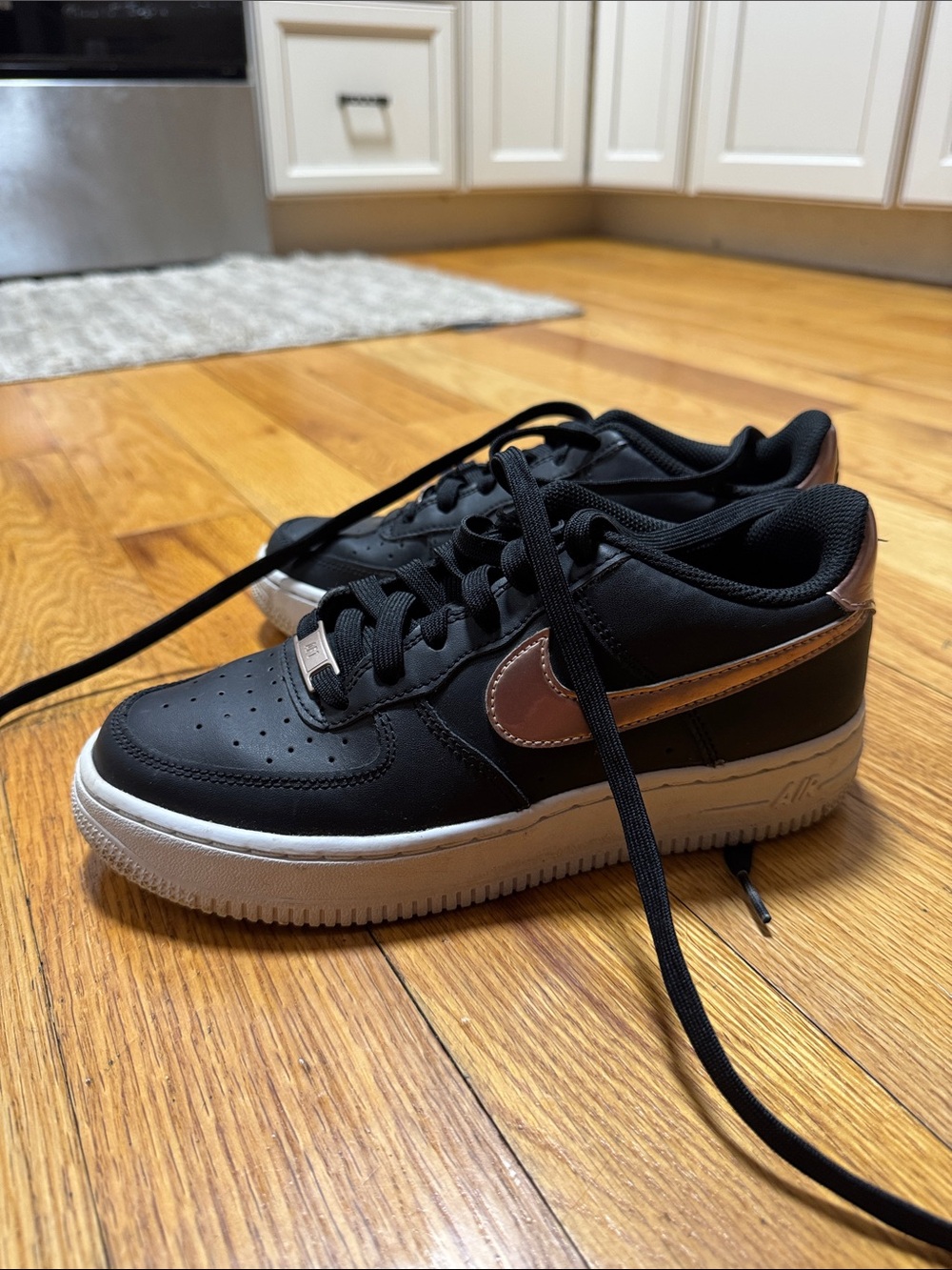 Nike Kids Black Sneakers with Rose Gold Accent - Classic Low-Top